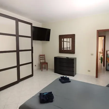 With Air Conditioning And Salt Pool Apartment
