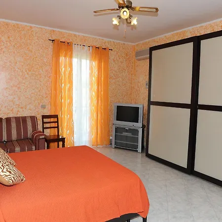 With Air Conditioning And Salt Pool Appartamento *