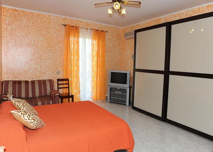 With Air Conditioning And Salt Pool Appartamento *